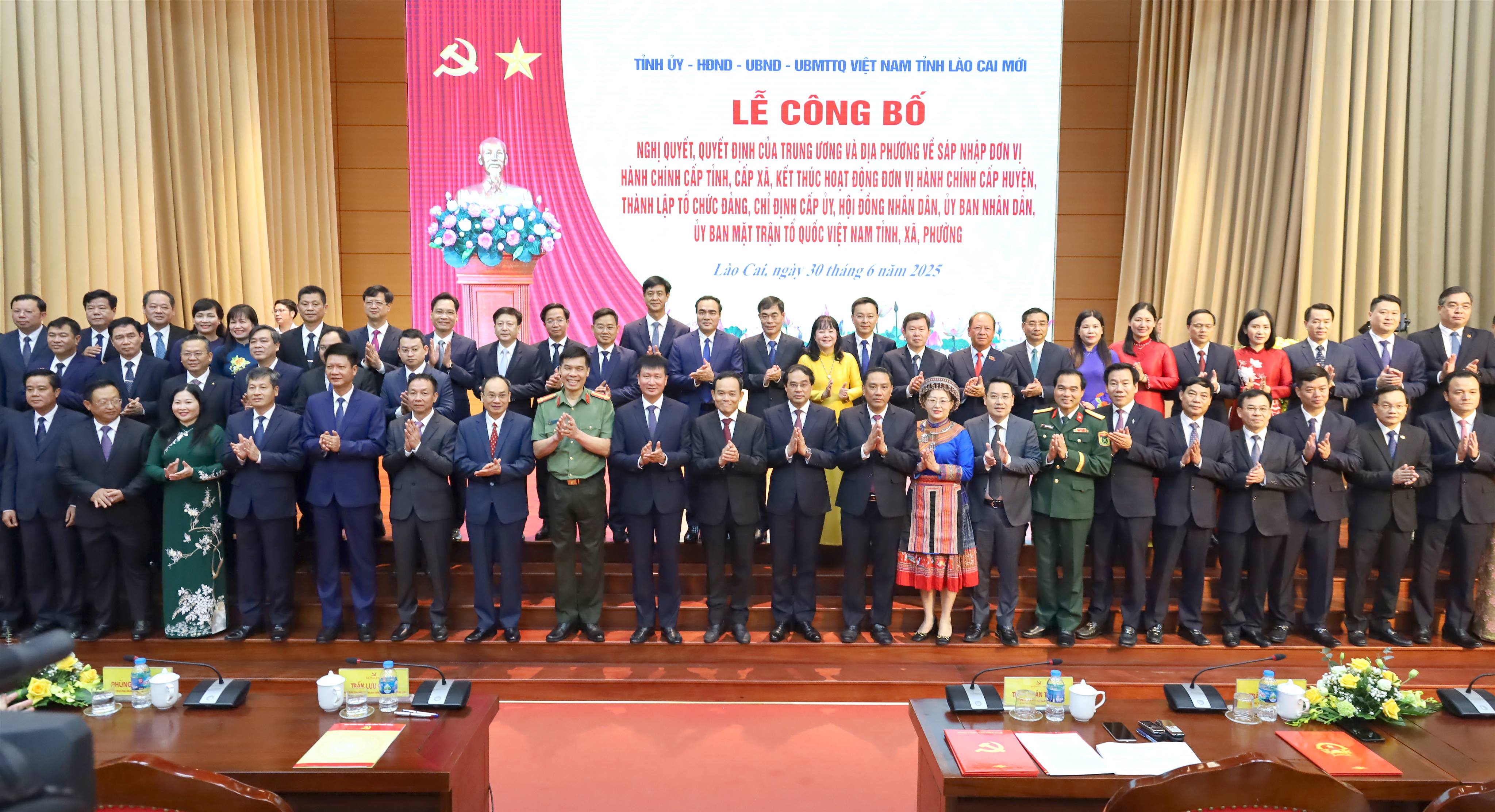 Ra mắt Ban Chấp hành Đảng bộ tỉnh Lào Cai mới, nhiệm kỳ 2020 - 2025